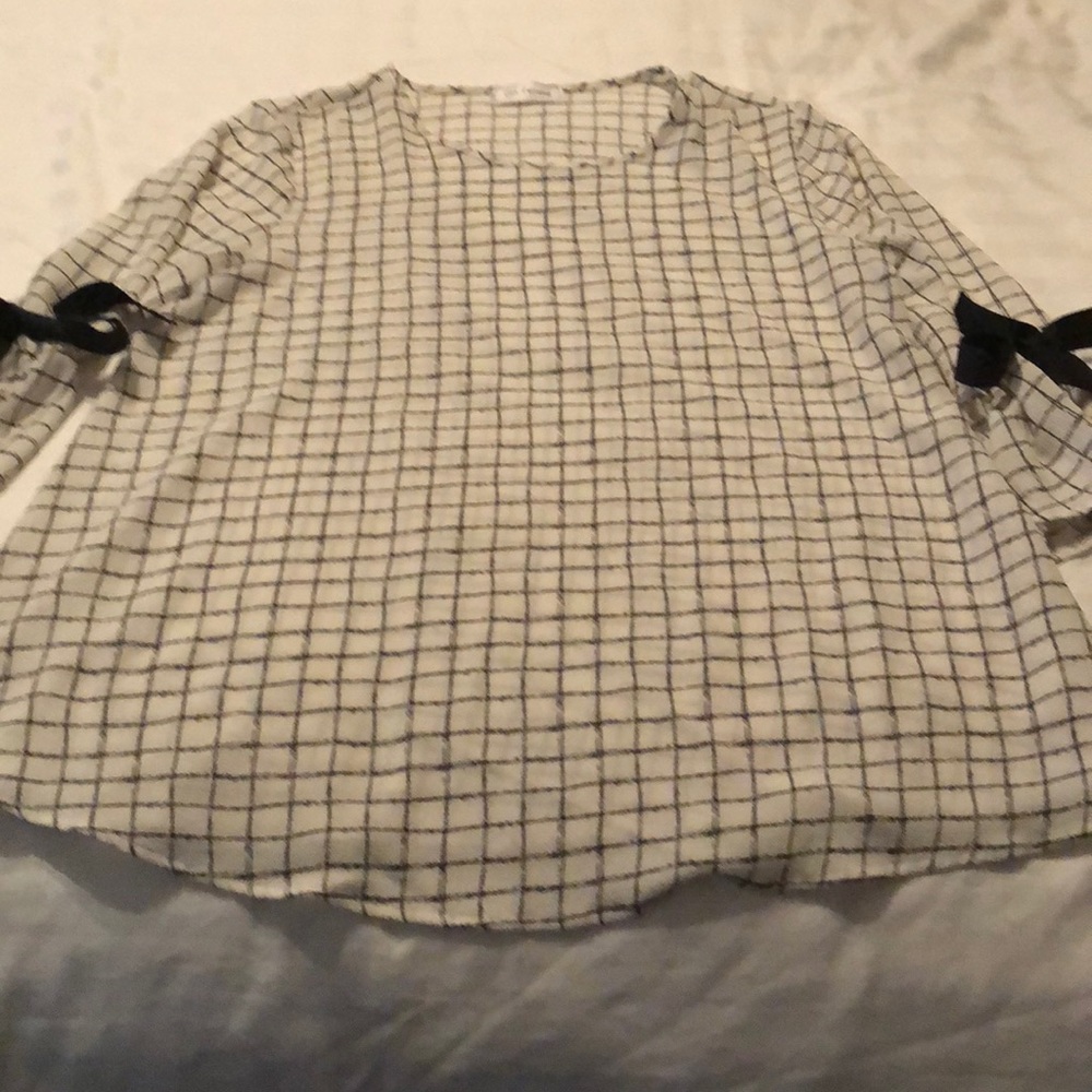 Never worn blouse with cute ties on sleeves